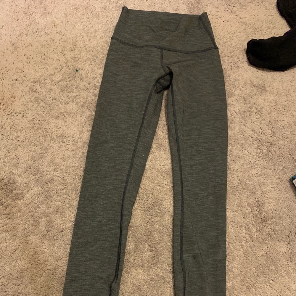 LULULEMON HIGH RISE WUNDER UNDER (sleek material)